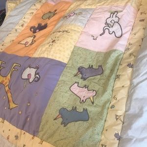 Carter's crib quilt/comforter